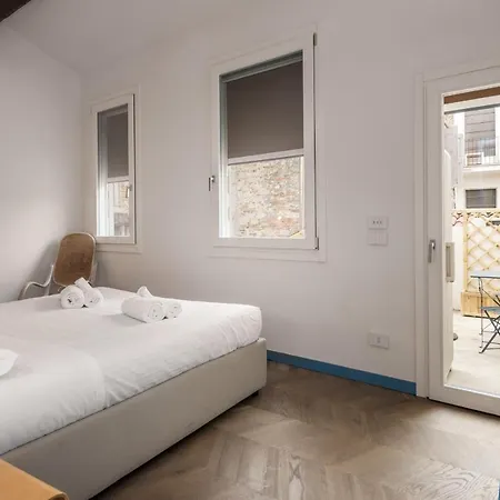 Flats4rent Carla's דירה *